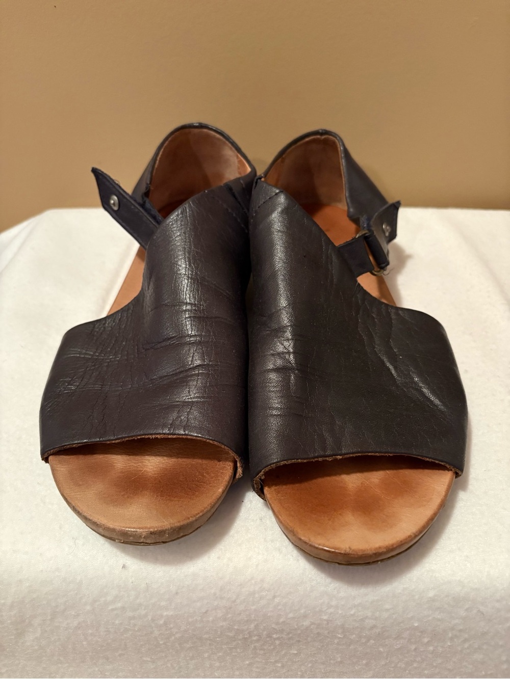 Bueno Black butter soft Leather Open-Toe Sandals sz 38